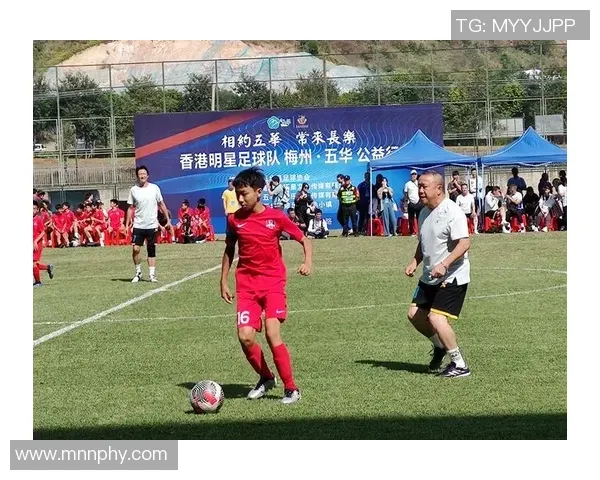 阿贾克斯官方：将彻查燃放烟花的肇事者，并采取适当措施